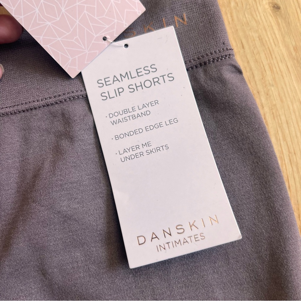 Danskin Intimates Seamless Slip Short With Double Layer Waistband Size Small - Picture 2 of 6